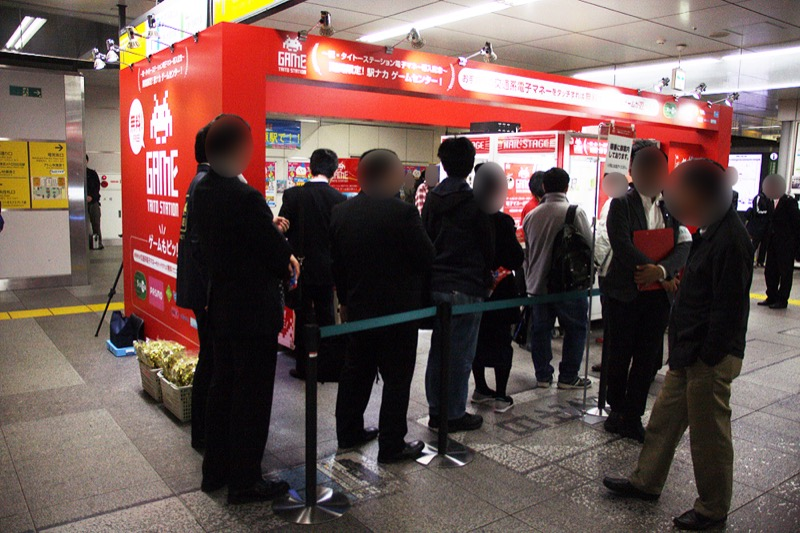 Illustration for article titled Tiny 'Arcade' Set Up in Tokyo Train Station